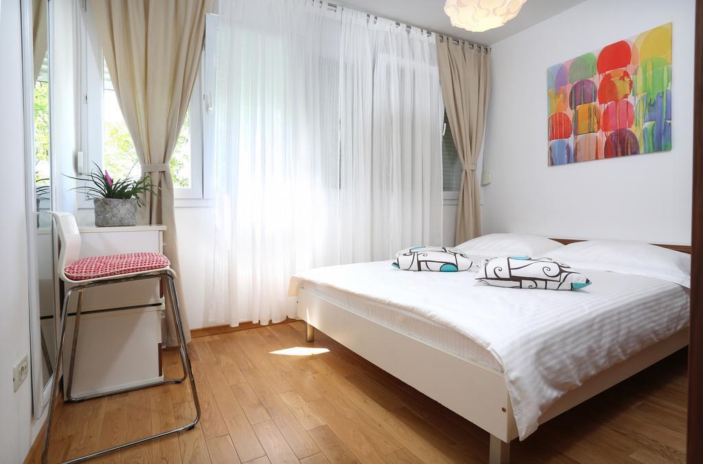 Apartment Peni Split Buitenkant foto